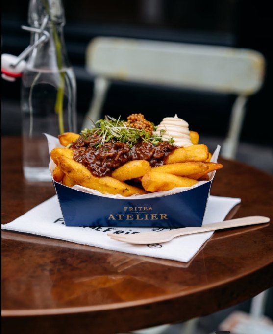 Papas Frites Atelier servidas en mesa