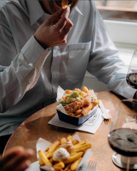 Comensal con papas Frites Atelier